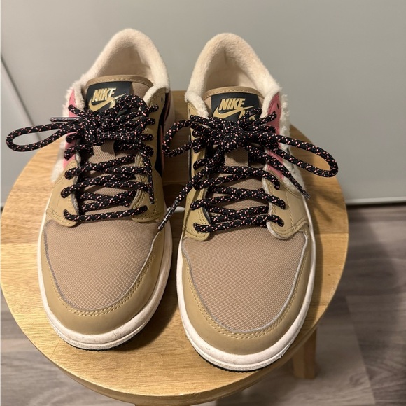 RARE Nike Jordan 1 Retro Low - Picture 2 of 9